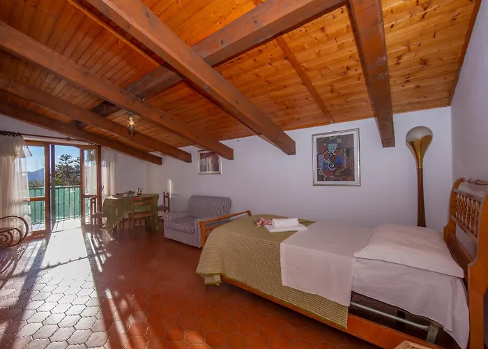 Apartamento La Verbanina Private Garden - Happy Ghiffa